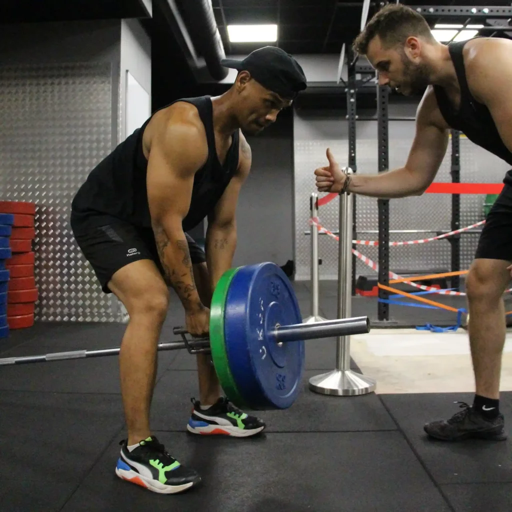 CedricS coaching encourage un sportif a soulever une barre